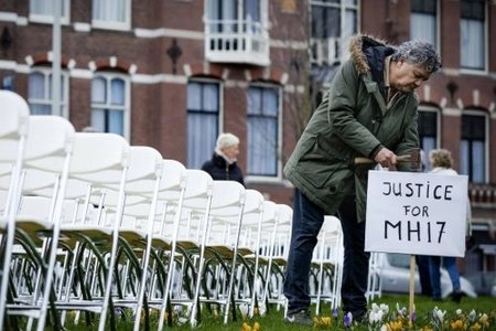Haaqa məhkəməsində Rusiyaya qarşı rəsmən ittiham irəli sürüldü: Malayziya təyyarəsini Rusiya kəşfiyyatı vurub