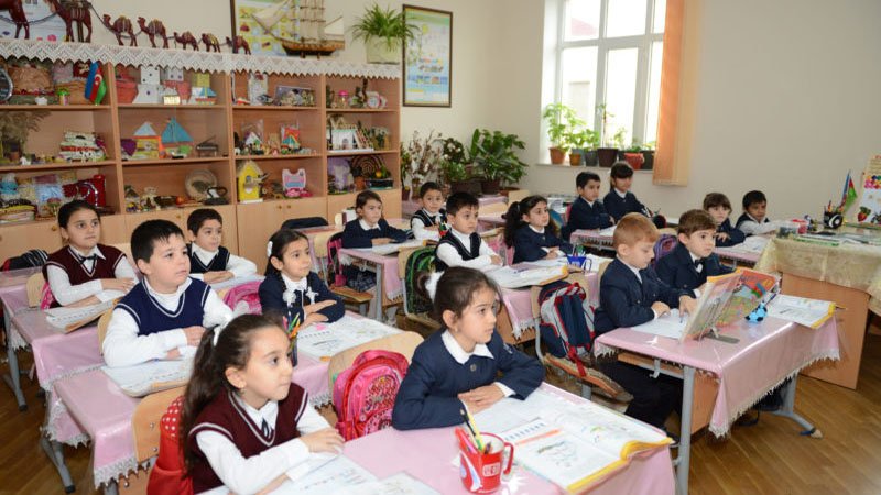 Birinci sinfə qəbulla bağlı məktəb seçimi başlayır