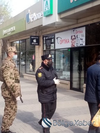 Sumqayıtda Daxili Qoşunların əsgərləri polislə birgə insanları evdə qalmağa çağırır - VİDEO (FOTO)