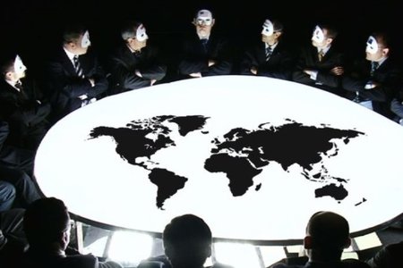 Bioloji savaşın əsas şifrəsi: Kraliçaya kimlər silah doğruldub, onu hədələmişdilər...