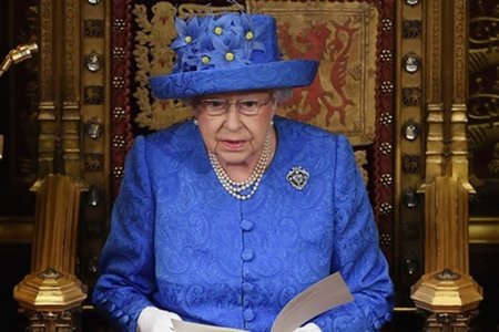 Britaniya Kraliçası pandemiya ilə əlaqədar vətəndaşlara müraciət edib