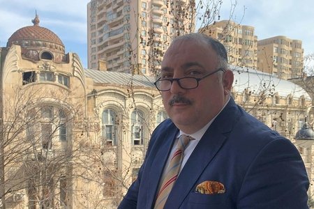“Mən həkim, polis olsaydım...” - Əməkdar artist tənqidlərə cavab verdi