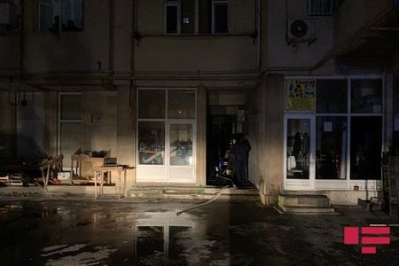 Bakıda yaşayış binasında yanğın baş verib - FOTO