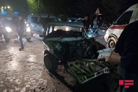 Göyçayda üç avtomobil toqquşüb, xəsarət alanlar var - FOTO