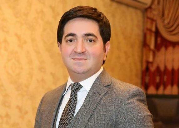 Karantin postunu maşını ilə qıran iş adamının FOTOLARI