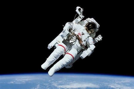 Kosmonavtların başına gələn maraqlı hadisələr: Yuri Qaqarin kosmosa niyə tapança aparmışdı... - FOTOLAR