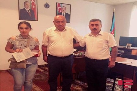 Bakıda pəncərə silmək istəyən tələbə yıxılaraq ölüb - FOTO