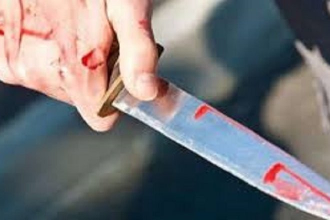 AĞSUDA AİLƏ FACİƏSİ — Qadın qardaşını və anasını bıçaqladı