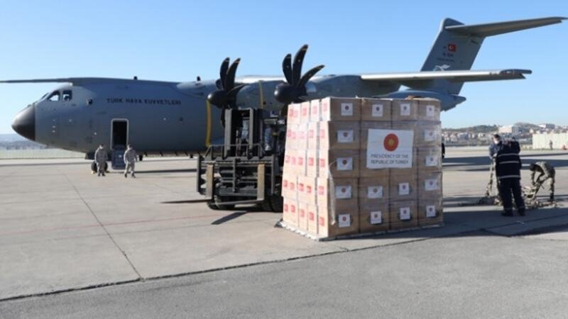 Çarxlar TƏRSİNƏ DÖNDÜ: Türkiyə ABŞ-a göndərdiyi yardımın üzərində elə sözlər yazdı ki...