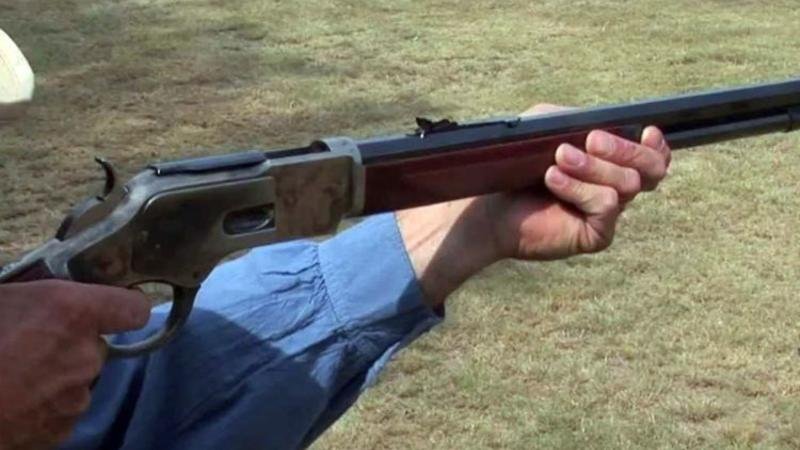Azərbaycanda 20 yaşlı oğlan dəhşətli qətl törətdi - 3 dəfə atəş açaraq öldürdü