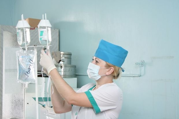 Tibb bacısı koronavirus xəstəsinin təqaüd kartını oğurladı