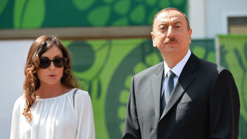 Prezident və birinci xanım Fəxri xiyabanda