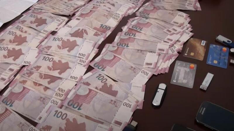 Nazir müavininin otağından və avtomobilindən götürülən MİLYONLAR - FOTO/VİDEO