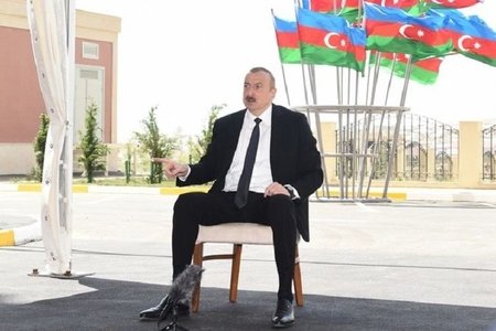 Dövlət başçısı: "O vaxt Azərbaycanın başında Heydər Əliyev olsaydı, heç vaxt bir qarış torpaq da düşmən tərəfindən işğal edilə bilməzdi"