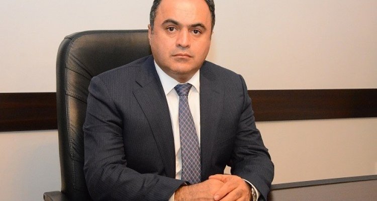 İcra başçısı ''lipa'' nömrəli avtomobildə gəzir, müavini isə, adam döyməklə ad çıxarır