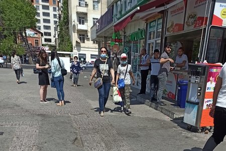 Maska məcburiyyətinin ilk günündə Bakıda nələr oldu FOTO REPORTAJ