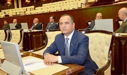 2500 manatlıq maaşla 10 milyonluq villa? - Deputat Kamaləddin Qafarova çətin sual