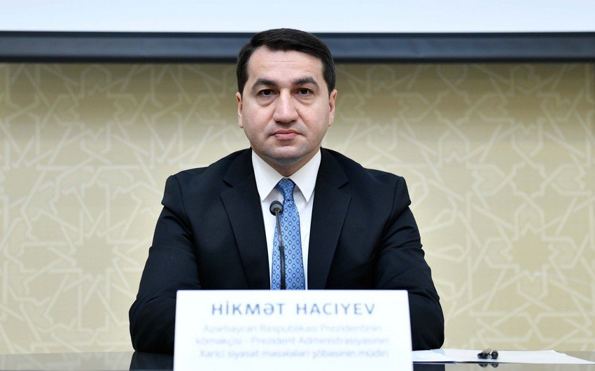 Hikmət Hacıyev: Azərbaycan Ordusu Xankəndində yalnız hərbi obyektləri bombalayır
