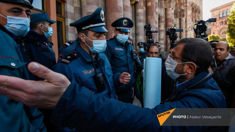 İrəvanda xalq ayağa qalxdı - Xüsusi İstintaq Xidməti hədəf seçildi