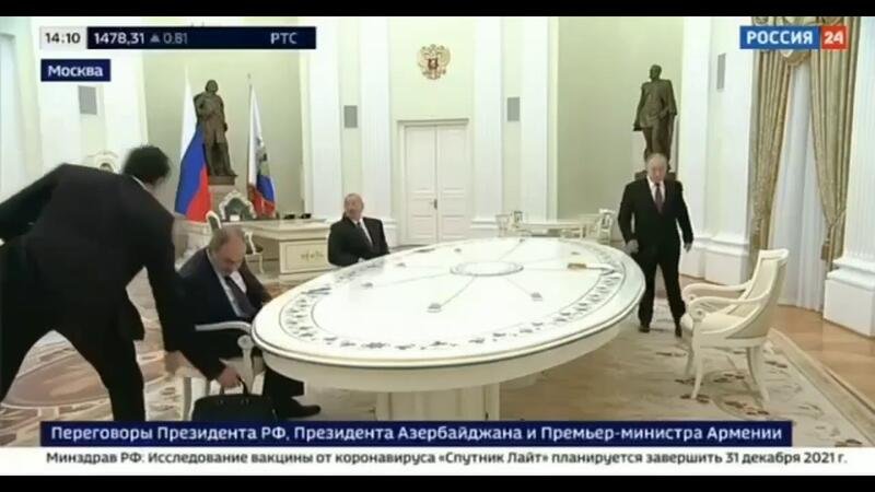 Putin Əliyevi qucaqladı, Paşinyan isə... - Tarixi görüşdən görüntülər - VİDEO