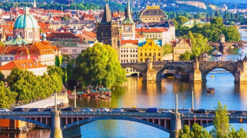 Daha bir Avropa ölkəsi sərhədlərini bağladı