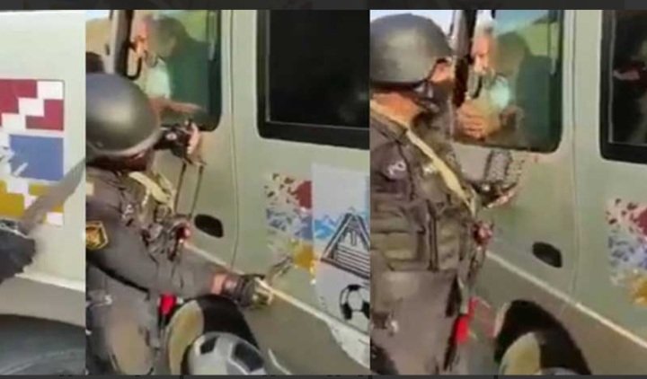 Azərbaycan polisi qondarma “bayrağ”ı maşınların üzərindən süngü ilə qazıdı (VİDEO
