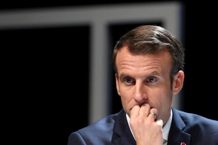 Makronun iqamətgahı üzərində iki naməlum dron görünüb