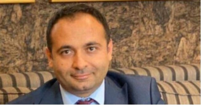 Azərbaycanda vəzifəli şəxs işdən çıxaraq xaricə köçdüi