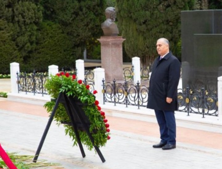 DTX rəisi Əli Nağıyev Heydər Əliyevin məzarını ziyarət edib