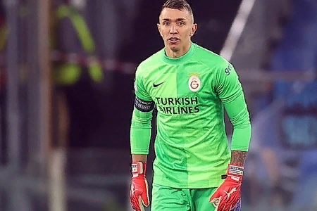 "Qalatasaray" Fernando Muslera ilə müqaviləni pozur