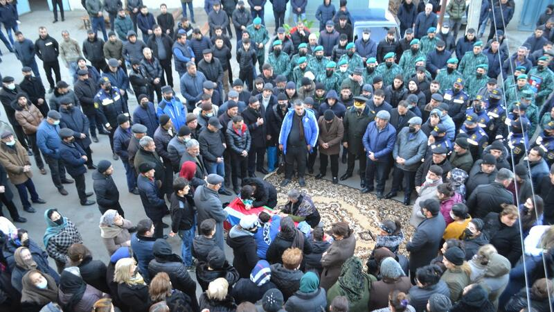 Dünən qətlə yetirilən sərhədçilər dəfn edildi - FOTO