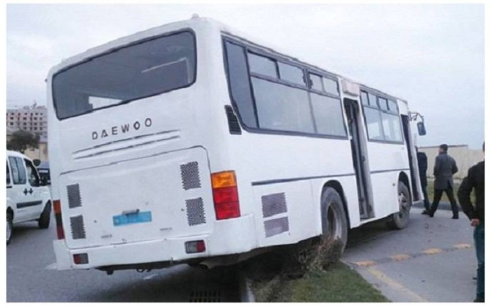 Bakıda 3 avtobus toqquşdu, xəsarət alan var