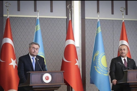 Türkiyə və Qazaxıstan XİN başçıları telefonla danışıb
