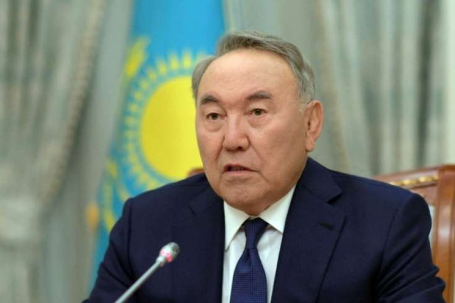 Nazarbayev qızları ilə birlikdə Qazaxıstanı tərk etdi