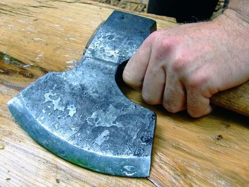 Xaçmazda DƏHŞƏT: oğul anasını baltaladı