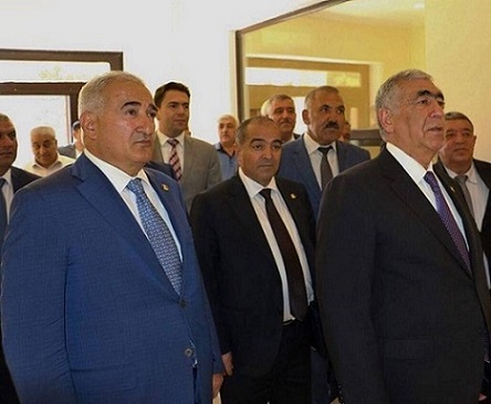 AAYDA rəsmiləri PAPAĞI GÜNƏ YANDIRANDA BELƏ OLUR… – Yollar dünyada çoxdur… Azərbaycanda isə YOL YOXDUR!