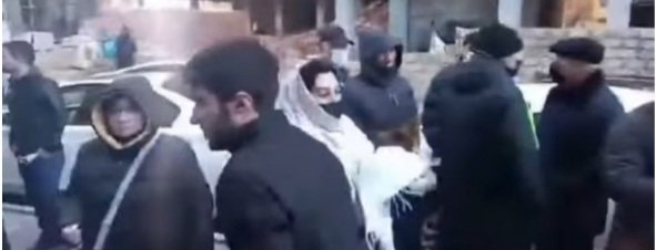 Yasamalda etiraz AKSİYASI: Sakinlər icra başçısının “Əjdaha” ləqəbli adamına qarşı birləşdi/VİDEO+FOTO