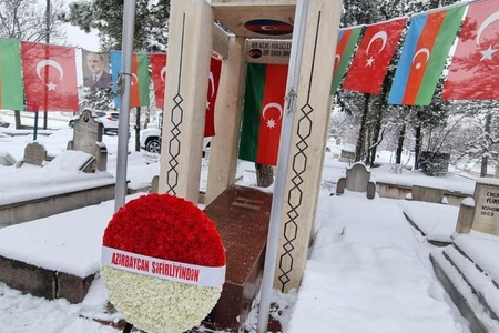 Türkiyədəki səfirliyimiz Rəsulzadəni məzarı başında andı- FOTOLAR