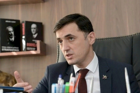 Deputatdan nazirlərə şok suçlama: "Orda villalarınız var, görmürsüz?" - Tural Abbaslı ilə "Canlı debat"