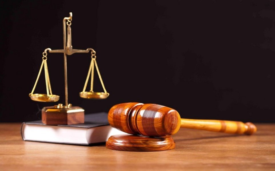 Qardaşını baltalayan qadının məhkəməsi başlayır