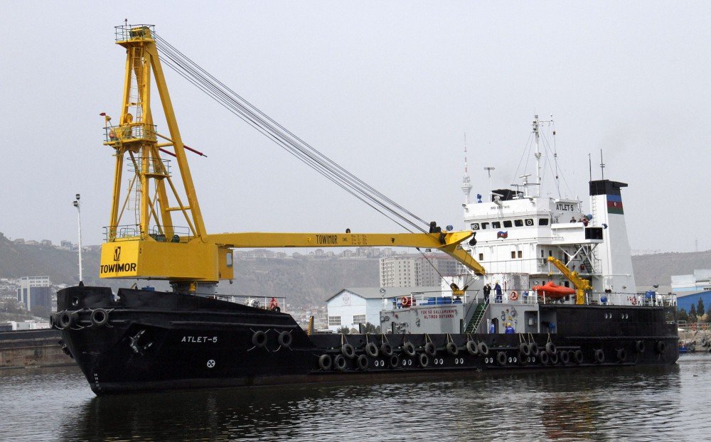 Çində tayfun kran gəmisini batırdı - Çox sayda ölən var