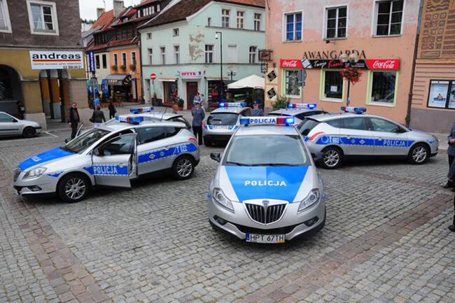 Bankdan yarım milyon oğurlayanlar axtarışa verildi