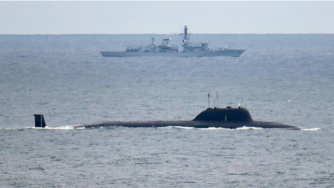 Britaniya donanması Rusiya sualtı qayıqlarını təqib edib