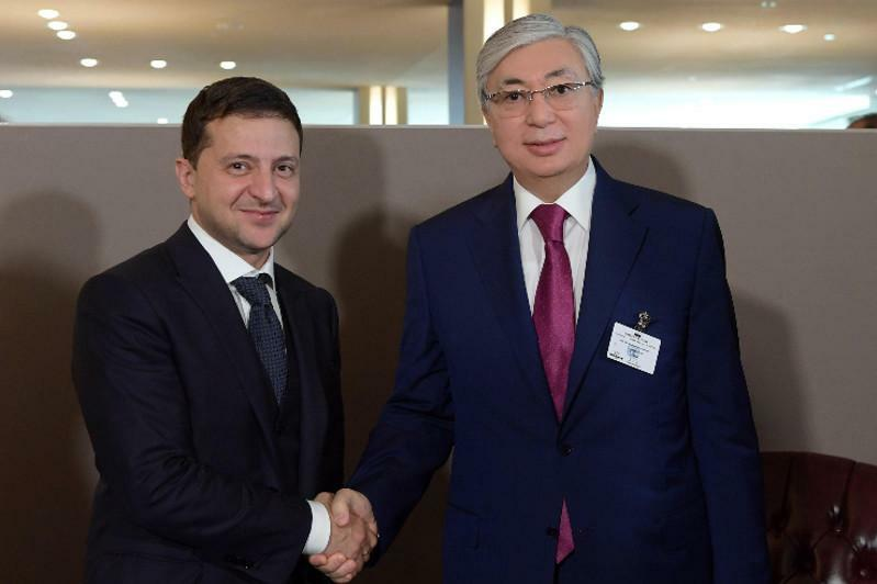 Tokayev Zelenski ilə Ukrayna müharibəsini müzakirə etdi