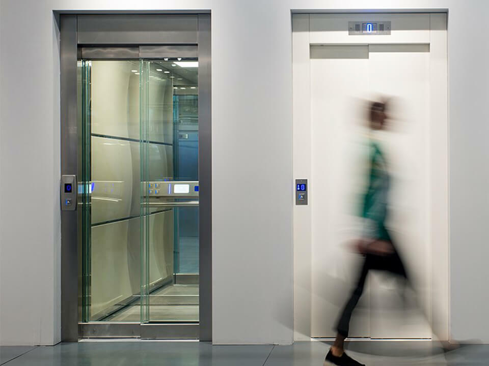 Dünyanın ən böyük lift istehsalçısı Rusiyanı tərk edir