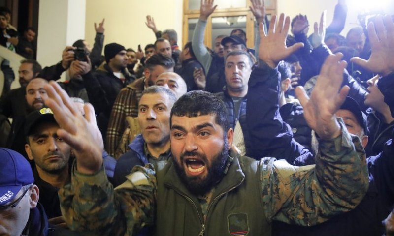 Korotçenko: "Məğlub olmusunuzsa, sürünərək uzaqlaşın"