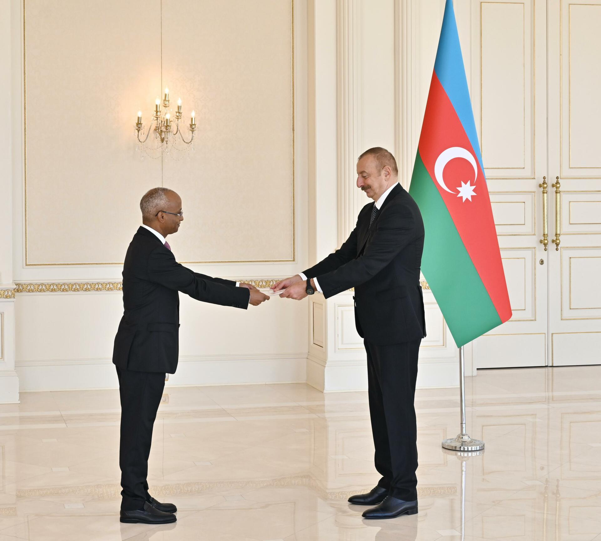 Prezident Efiopiyanın yeni səfirinin etimadnaməsini qəbul etdi - FOTO/YENİLƏNDİ