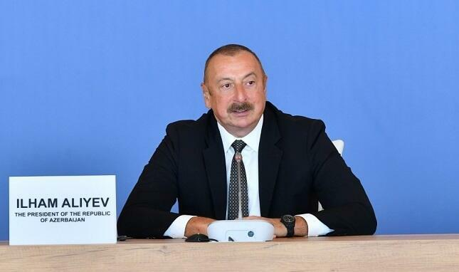 Prezident Praqada dəyirmi masada iştirak etdi - YENİLƏNDİ