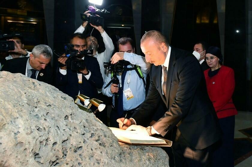 İlham Əliyevin əlyazısı yayıldı, trendə çevrildi - FOTO