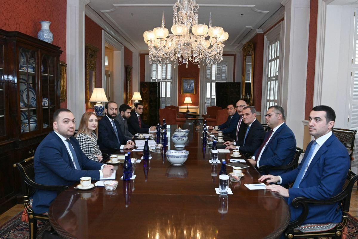 Azərbaycan və Ermənistan XİN başçılarının görüşü başladı - FOTO
